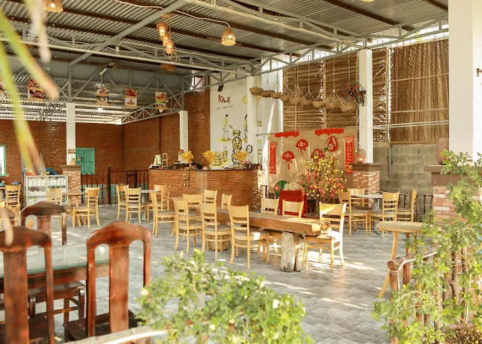 Гостевой дом Kiwi's & Cafe Фантхьет