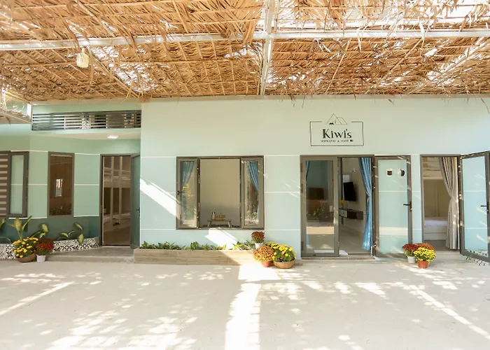 Kiwi's & Cafe Гостевой дом 3*